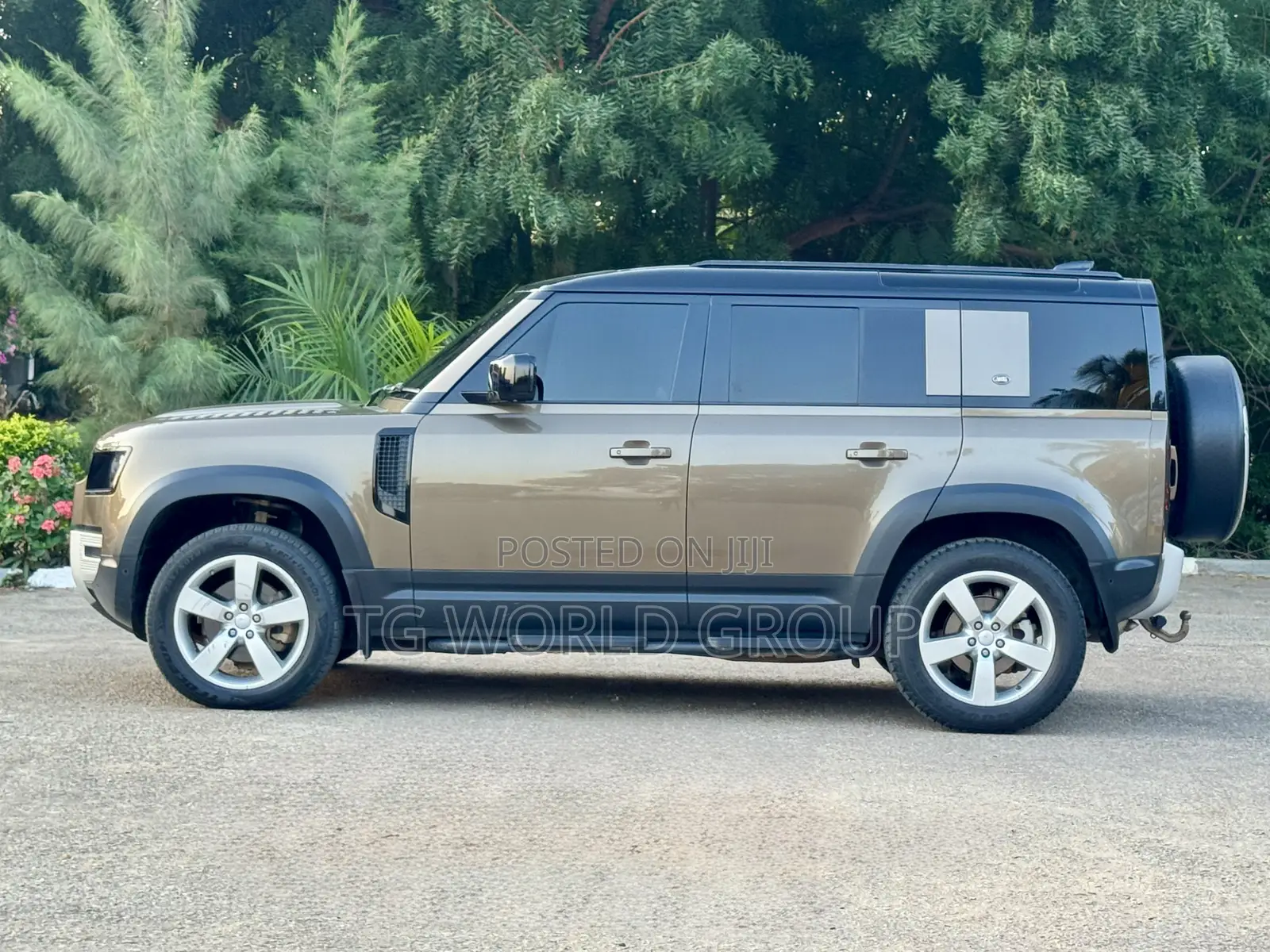 Land Rover Defender SE 2022 Brown