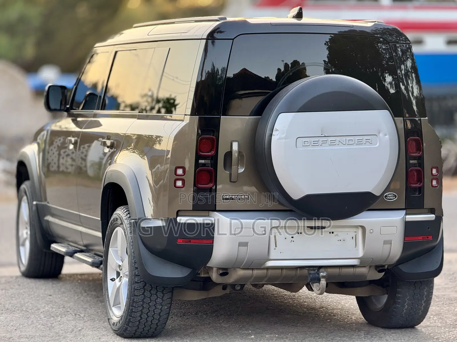 Land Rover Defender SE 2022 Brown