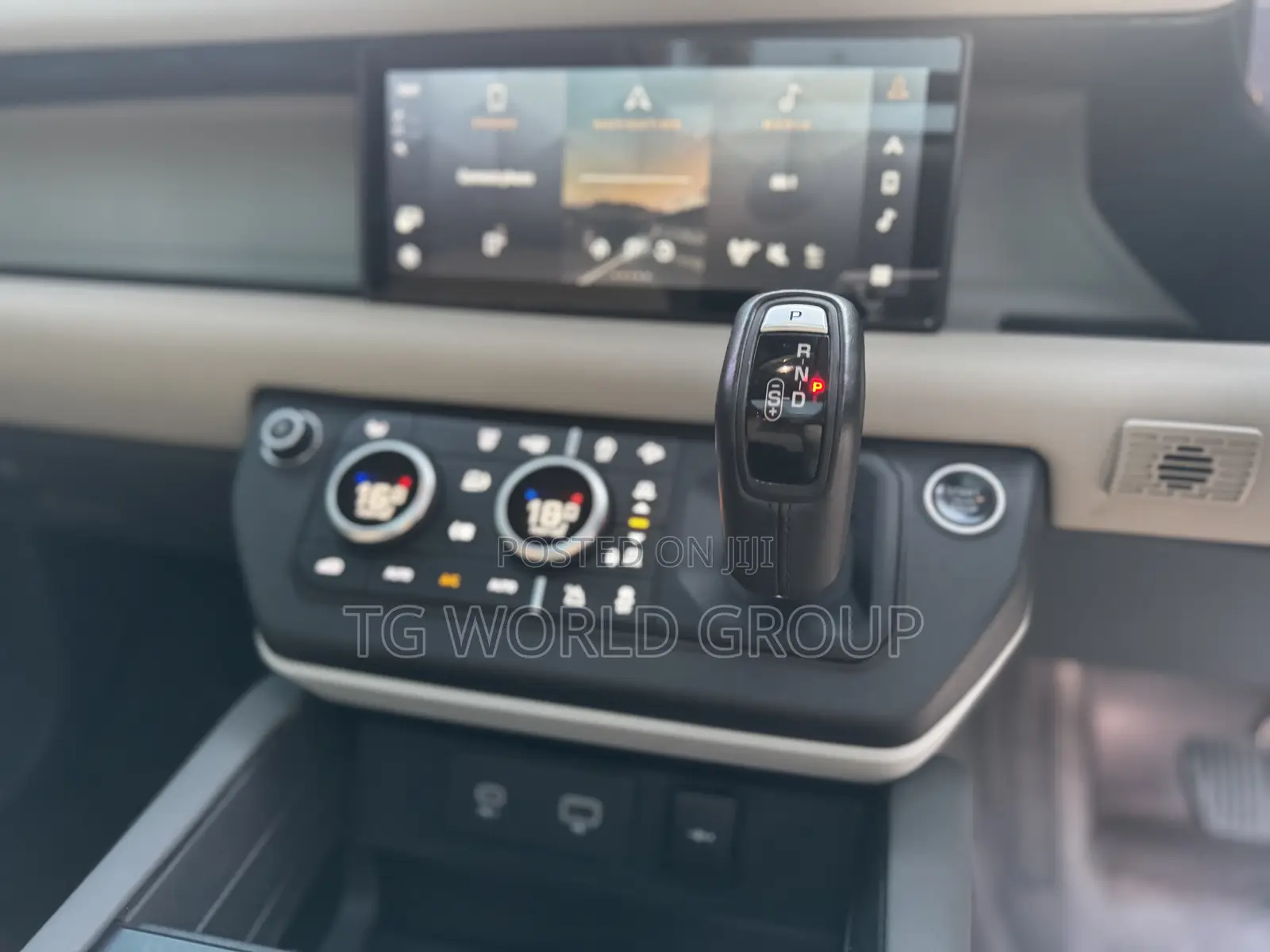 Land Rover Defender SE 2022 Brown