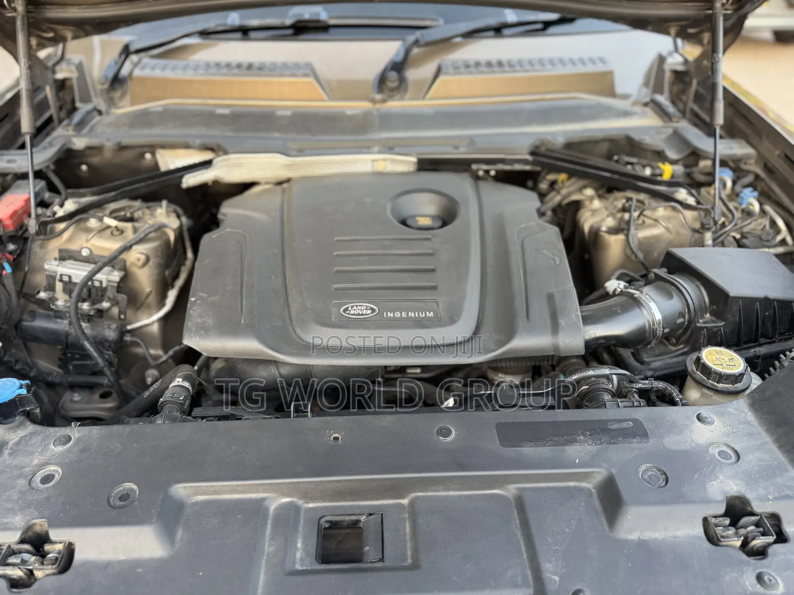 Land Rover Defender SE 2022 Brown