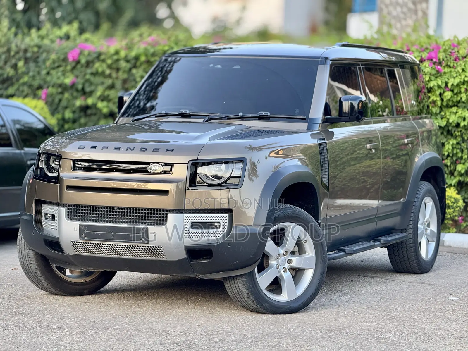 Land Rover Defender SE 2022 Brown