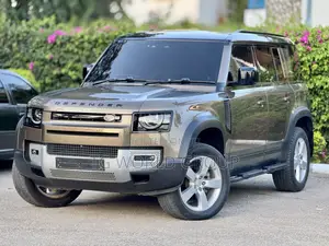 Land Rover Defender SE 2022 Brown