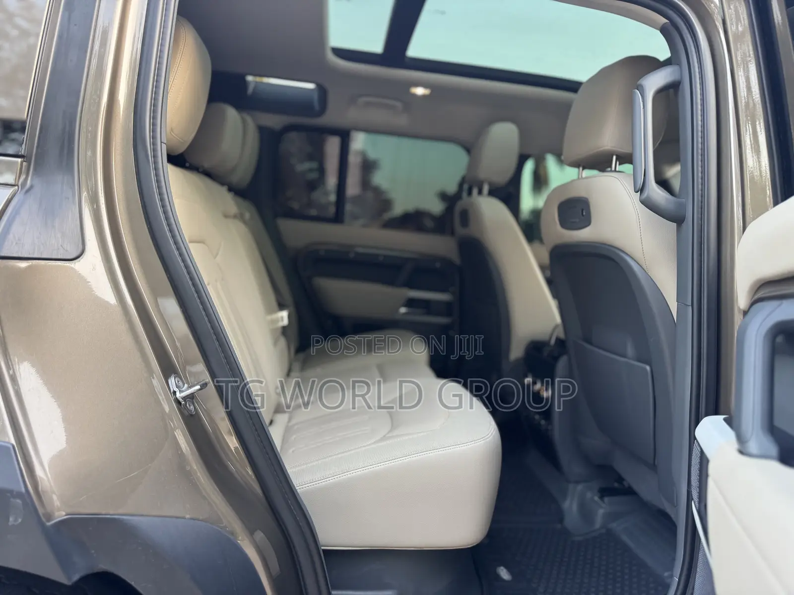Land Rover Defender SE 2022 Brown