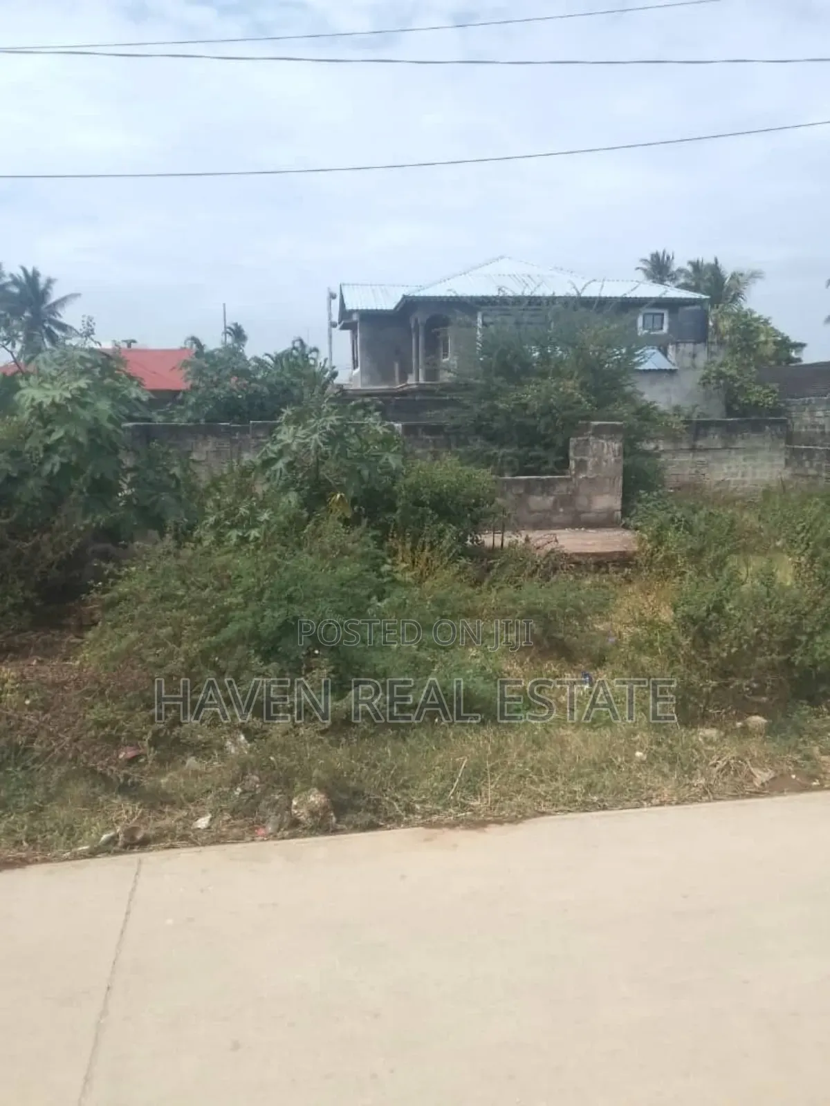 Kiwanja Kinauzwa Zanzibar Mbweni