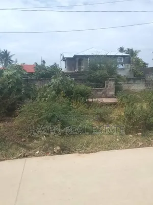 Kiwanja Kinauzwa Zanzibar Mbweni