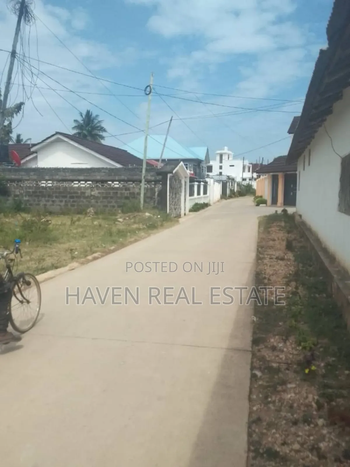 Kiwanja Kinauzwa Zanzibar Mbweni