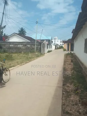 Kiwanja Kinauzwa Zanzibar Mbweni