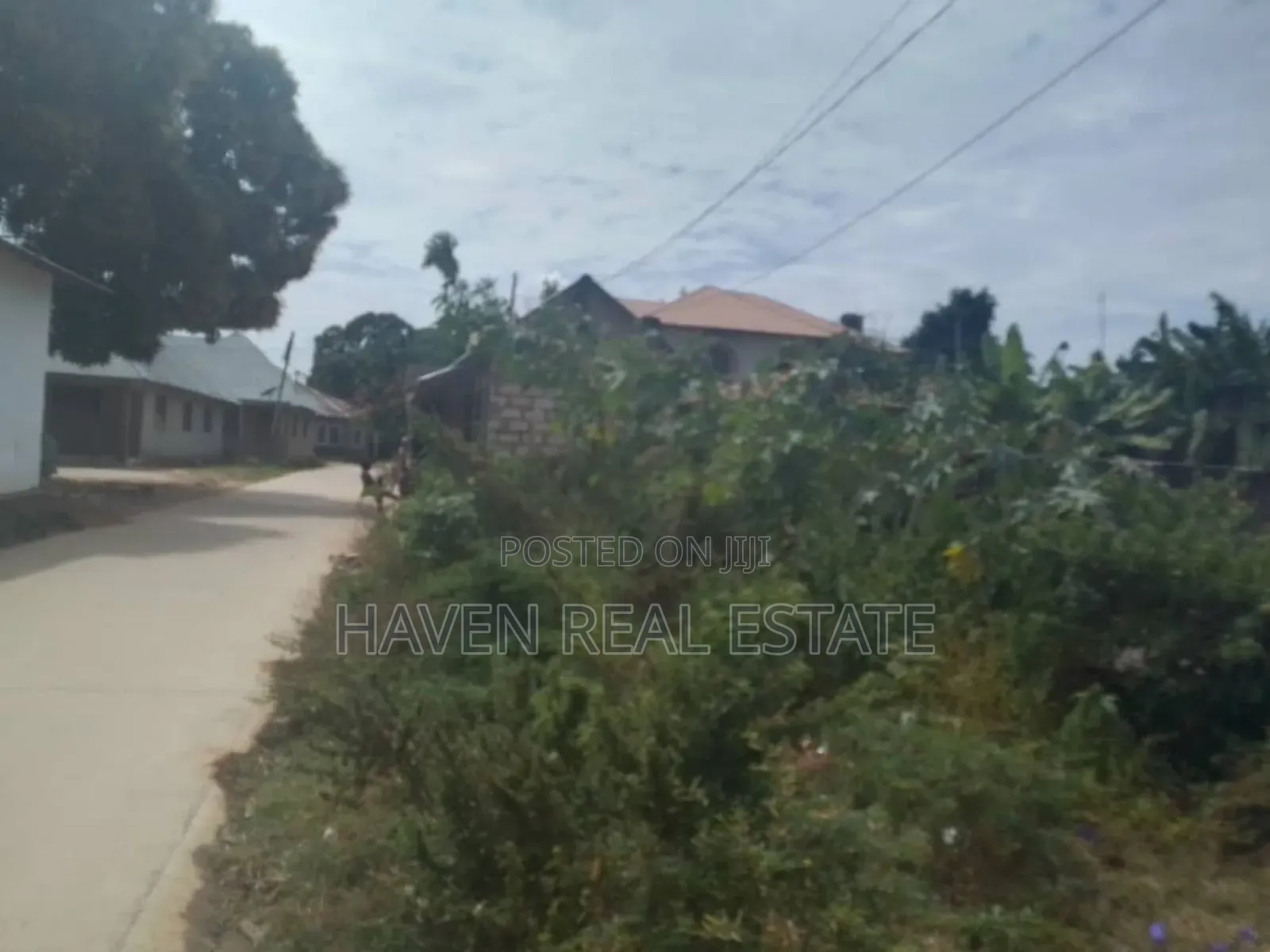 Kiwanja Kinauzwa Zanzibar Mbweni
