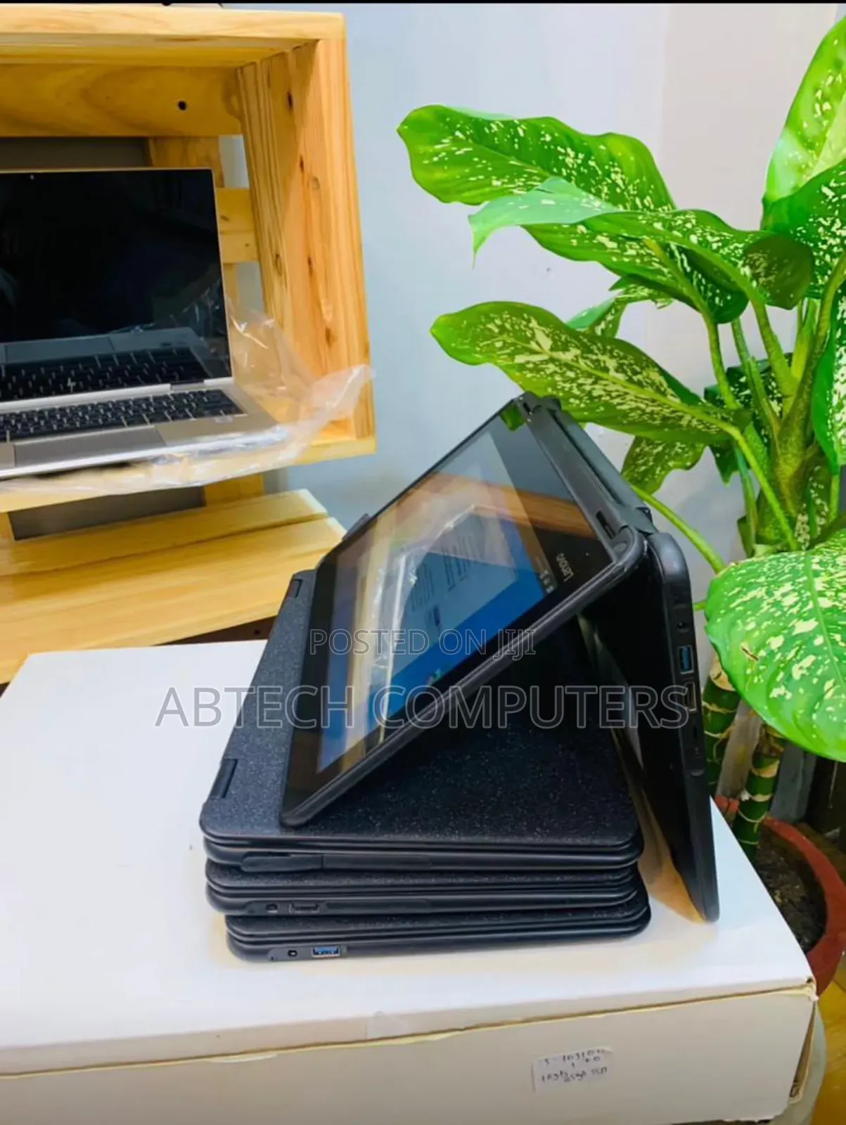Laptop Lenovo 300e 4GB Intel SSD 128GB