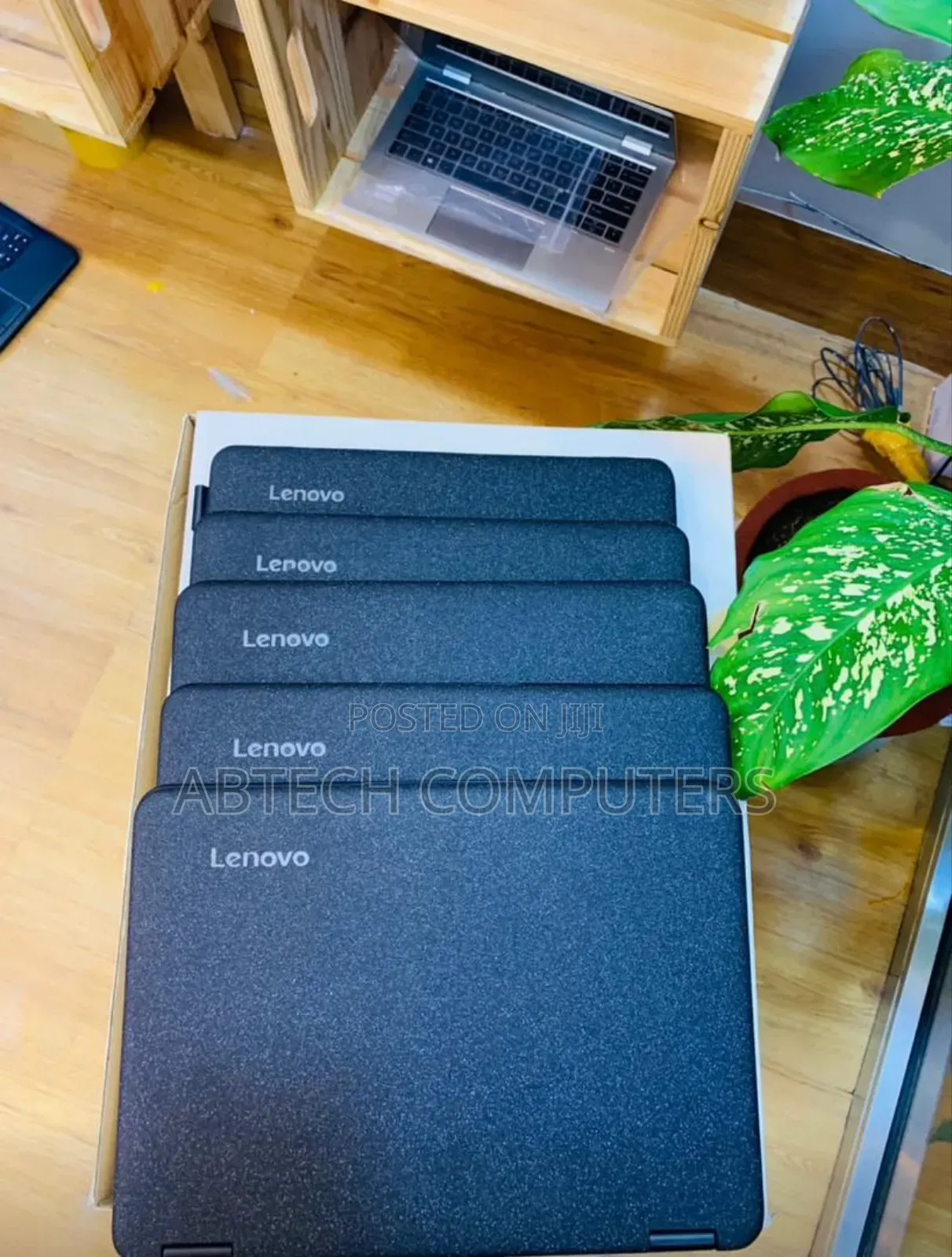 Laptop Lenovo 300e 4GB Intel SSD 128GB