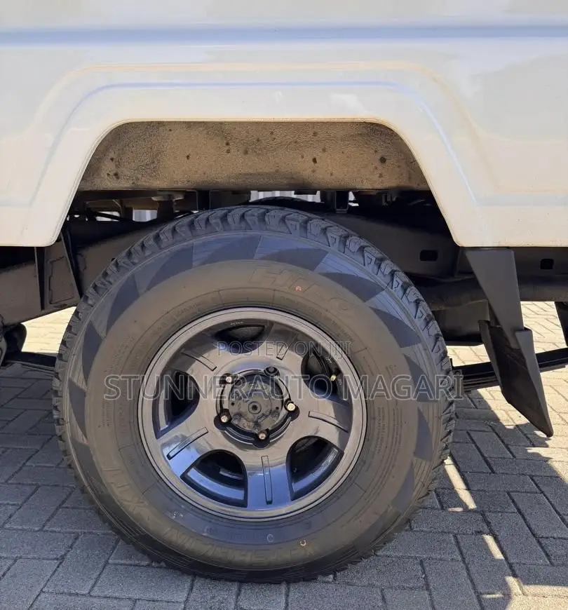 Toyota Land Cruiser 2011 White