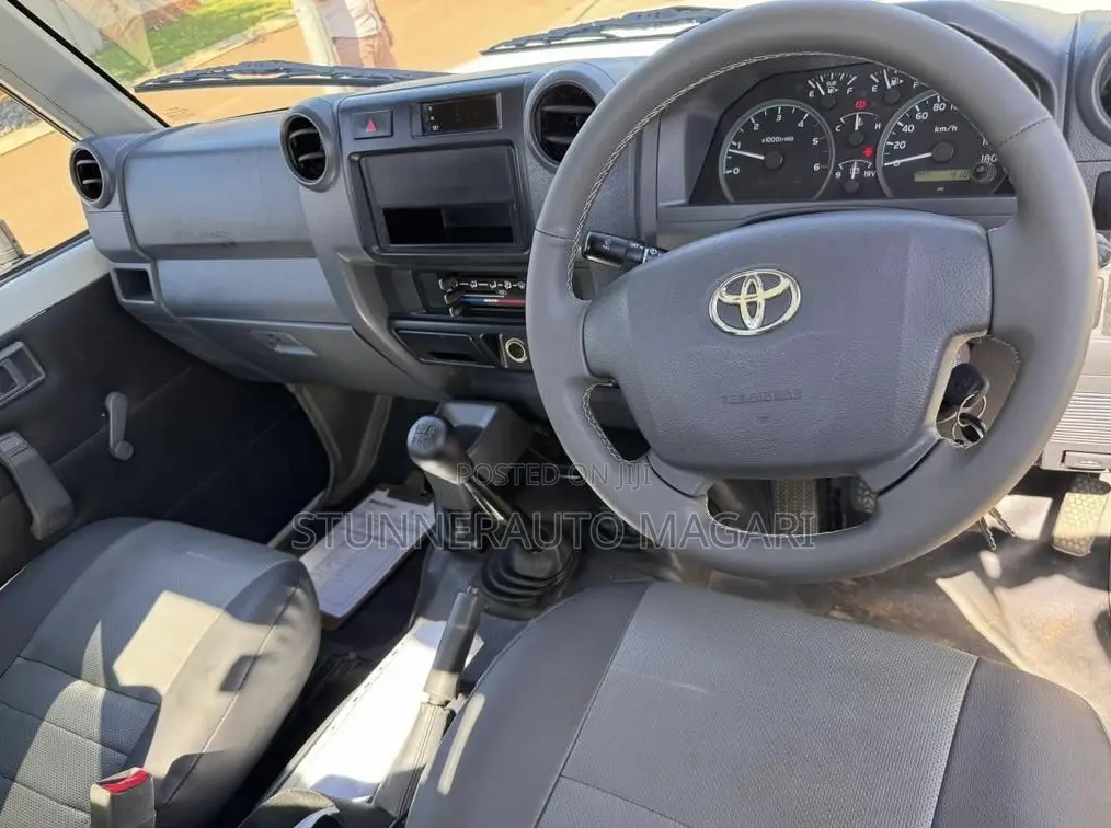 Toyota Land Cruiser 2011 White