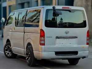 Toyota HiAce 2010 Silver