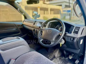 Toyota HiAce 2010 Silver