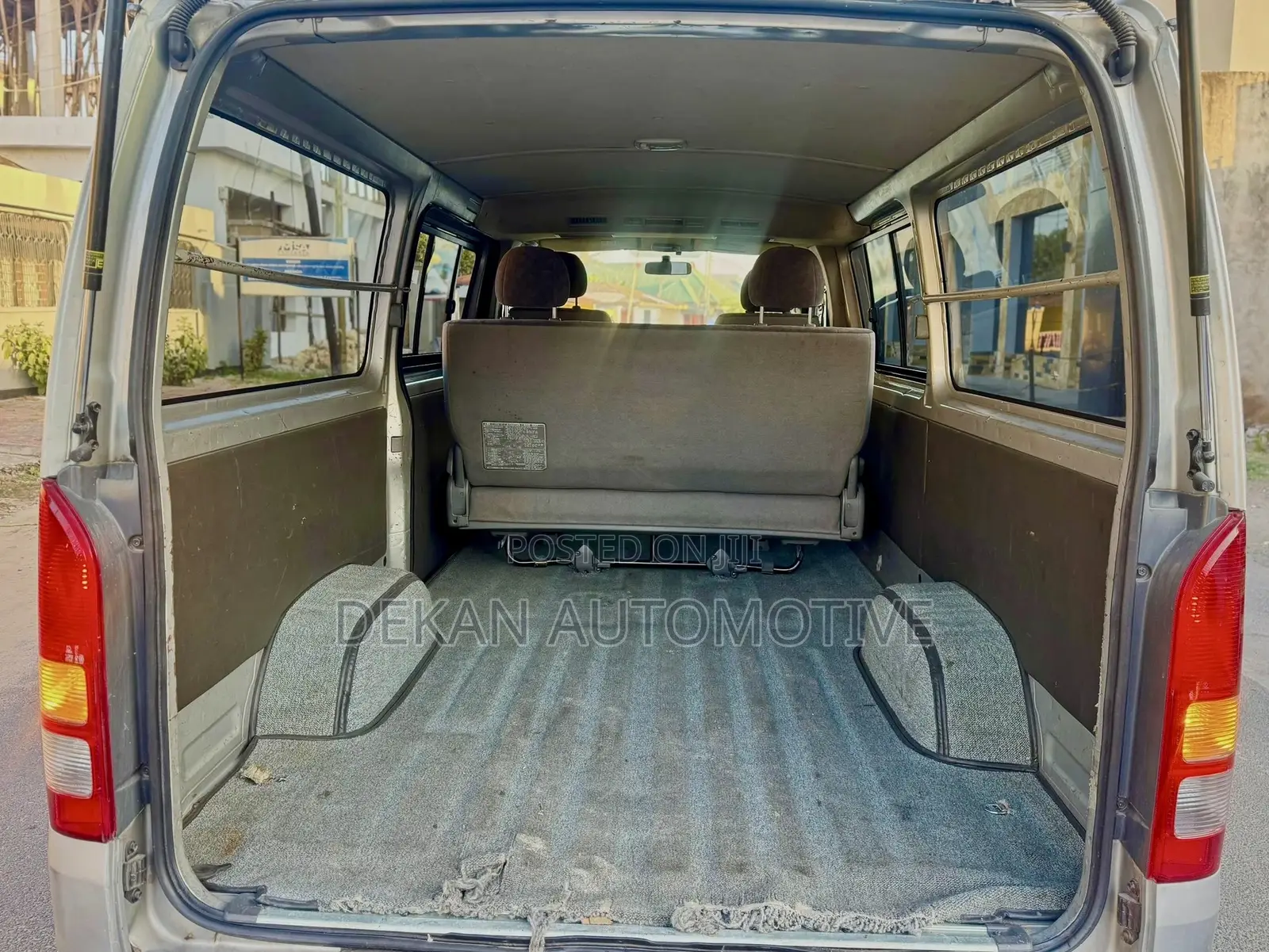 Toyota HiAce 2010 Silver