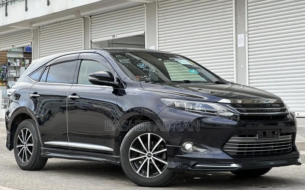 Toyota Harrier 2.0 2016 Black