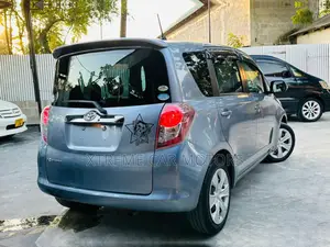 Toyota Ractis 2009 Blue