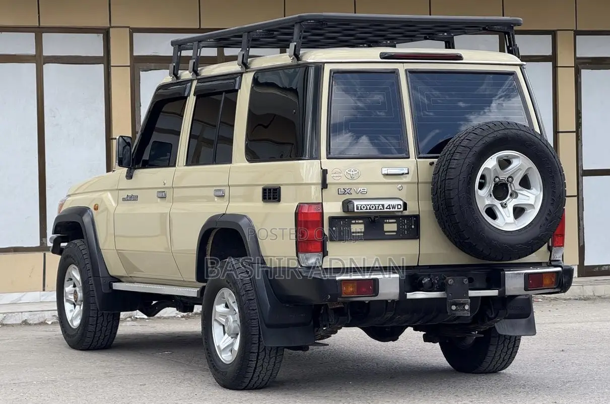 Toyota Land Cruiser 4.5 V8 DLX 2014 Beige