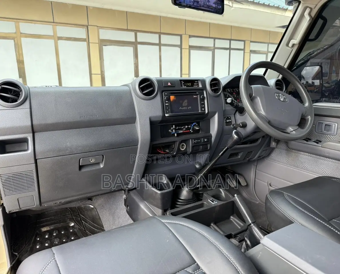 Toyota Land Cruiser 4.5 V8 DLX 2014 Beige