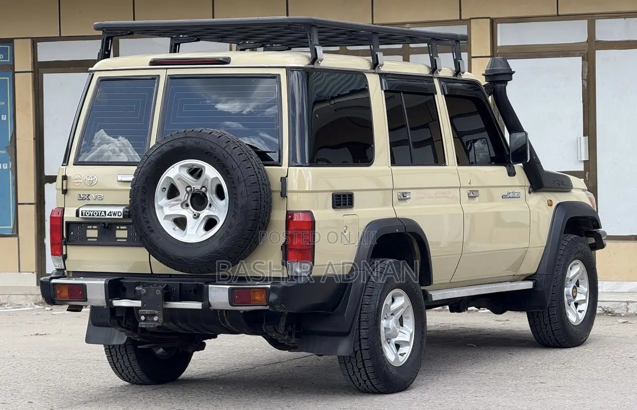 Toyota Land Cruiser 4.5 V8 DLX 2014 Beige