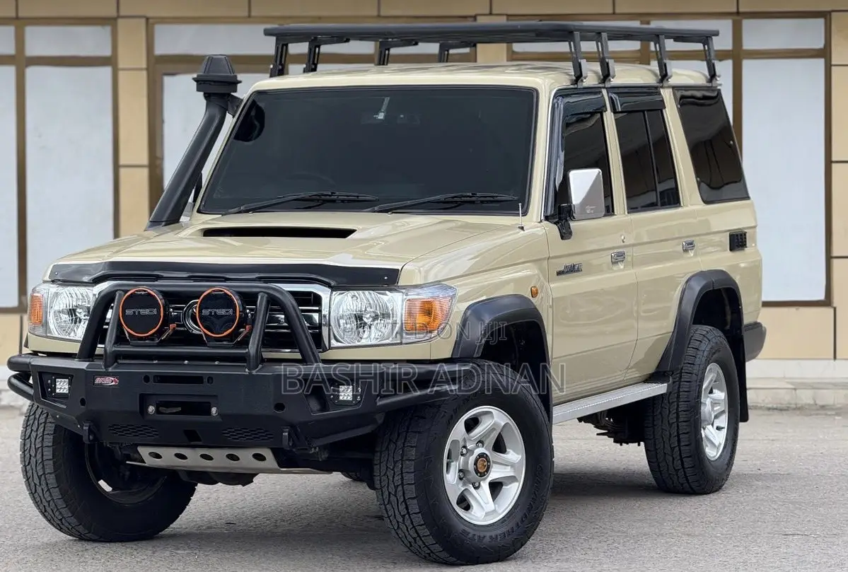 Toyota Land Cruiser 4.5 V8 DLX 2014 Beige