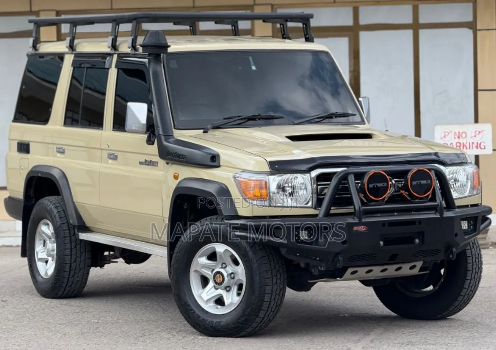 Toyota Land Cruiser 4.0 V6 DLX 2013 Beige