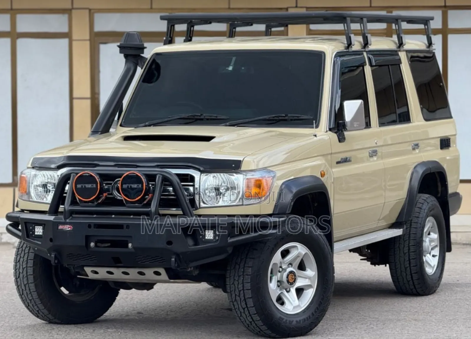 Toyota Land Cruiser 4.0 V6 DLX 2013 Beige