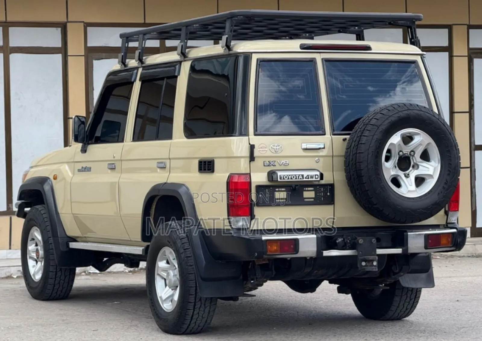 Toyota Land Cruiser 4.0 V6 DLX 2013 Beige
