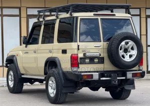 Toyota Land Cruiser 4.0 V6 DLX 2013 Beige