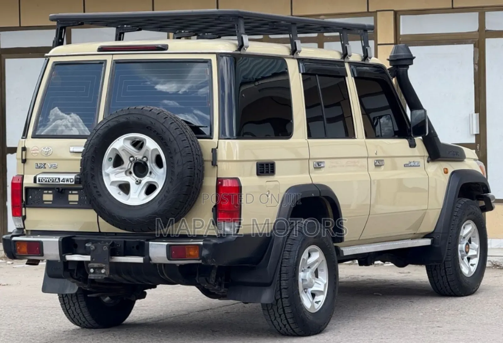 Toyota Land Cruiser 4.0 V6 DLX 2013 Beige