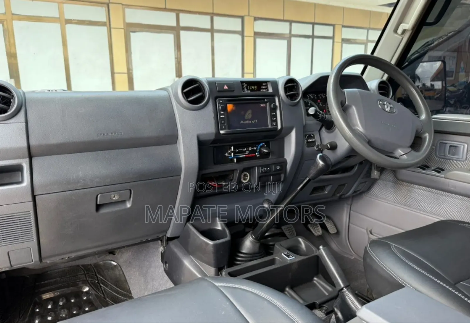 Toyota Land Cruiser 4.0 V6 DLX 2013 Beige