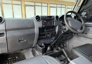 Toyota Land Cruiser 4.0 V6 DLX 2013 Beige