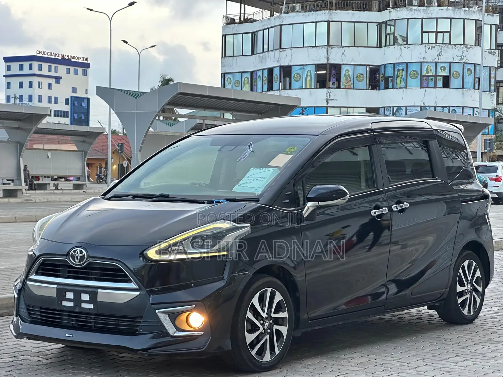 Toyota Sienta 1.5 FWD 2015 Black