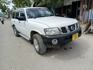 Nissan Patrol 2010 White
