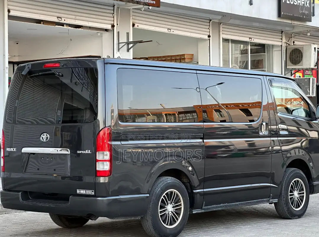 Toyota HiAce 2006 Grey