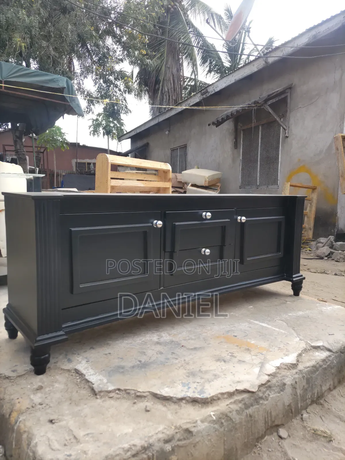 Tv Showcase Ya Futi 5 Rangi Multi Black