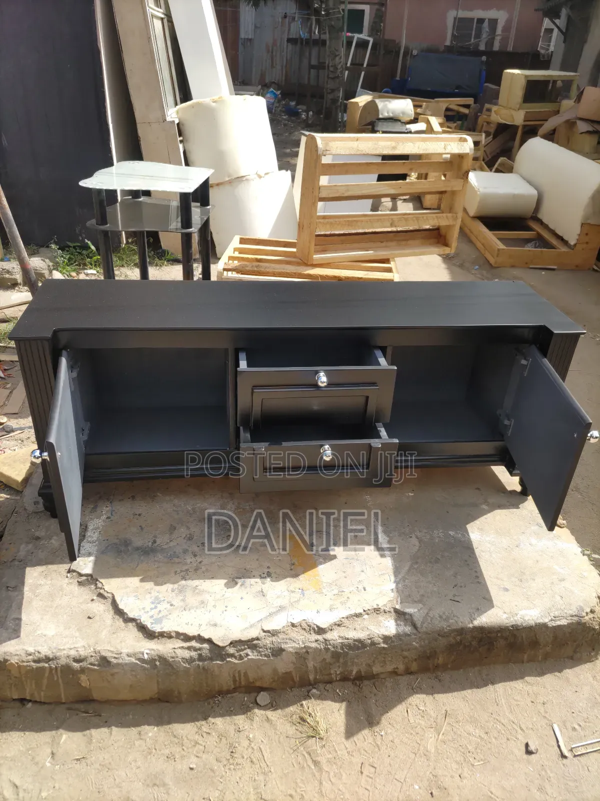 Tv Showcase Ya Futi 5 Rangi Multi Black