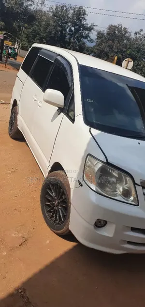 Toyota Noah 2005 White