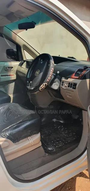 Toyota Noah 2005 White