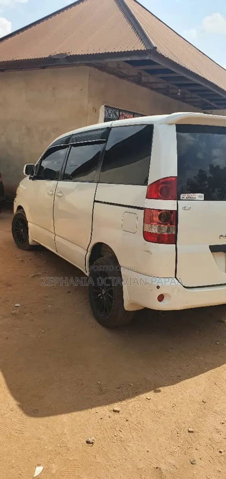 Toyota Noah 2005 White