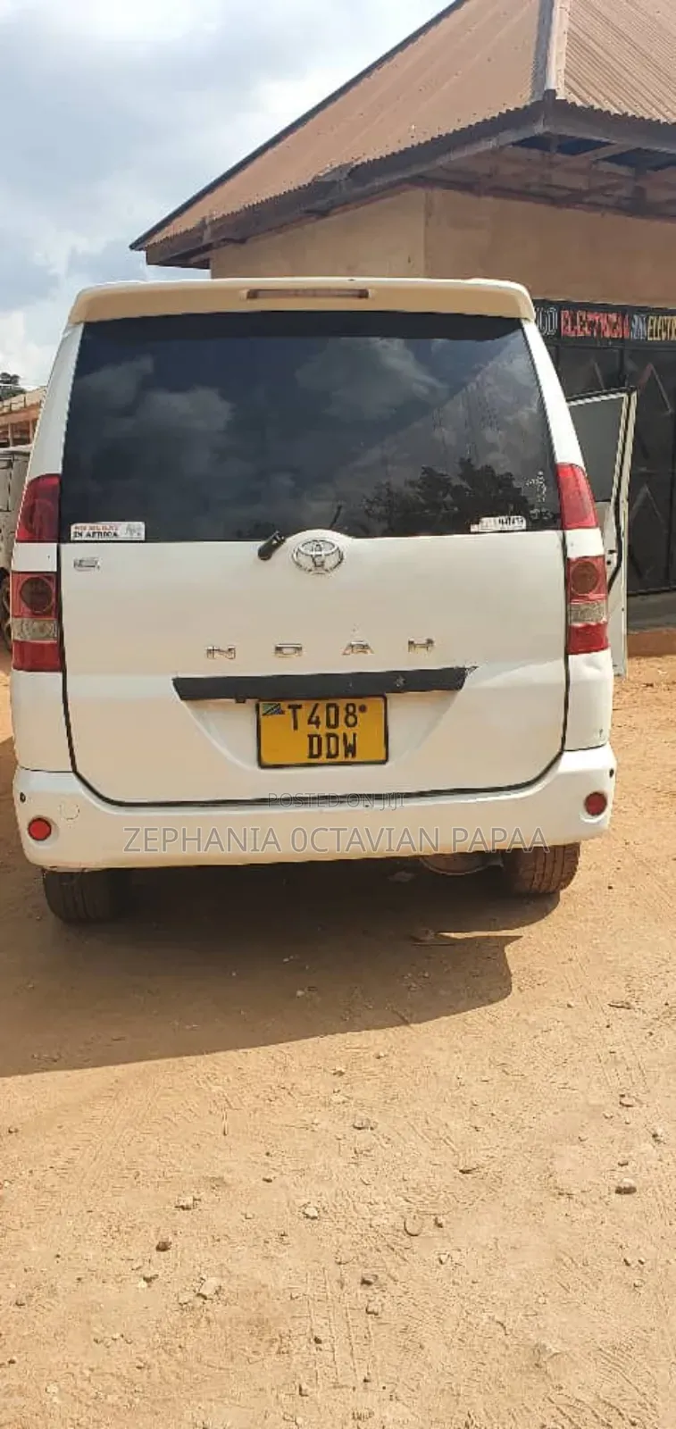 Toyota Noah 2005 White