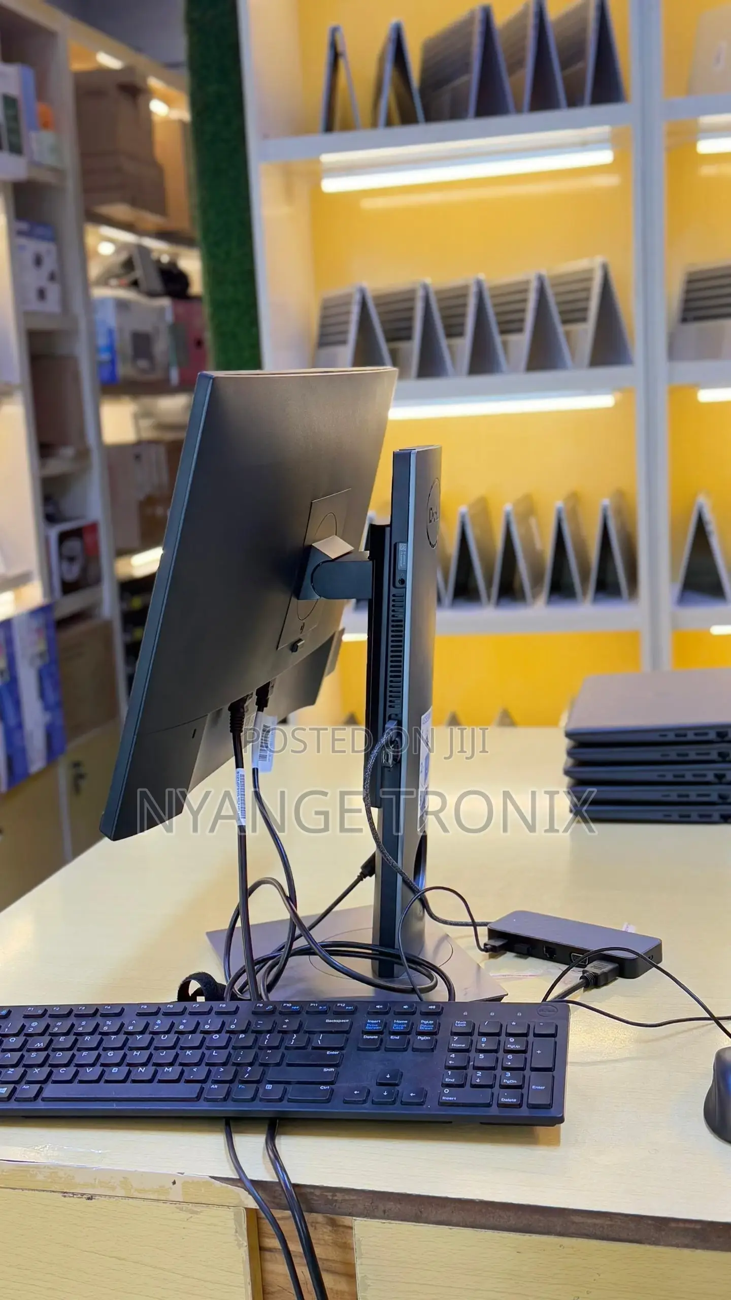 Desktop Computer Dell OptiPlex 7070 16GB Intel Core I7 SSD 256GB