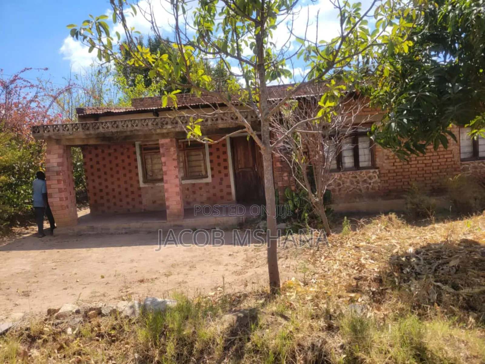 4bdrm Bungalow in Mkimbizi Street, Iringa Municipal for sale
