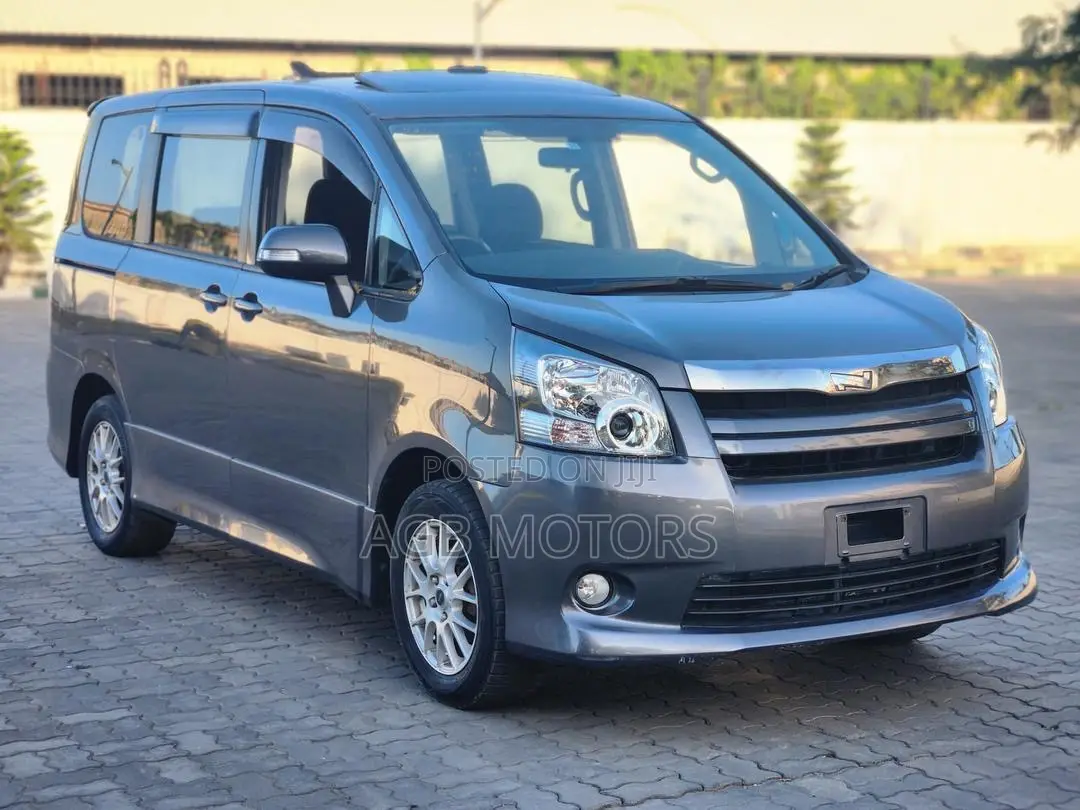 Toyota Noah 2008 Gray