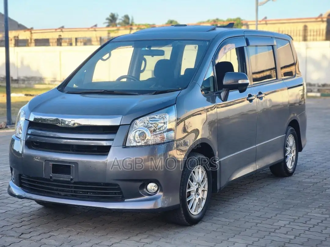 Toyota Noah 2008 Gray
