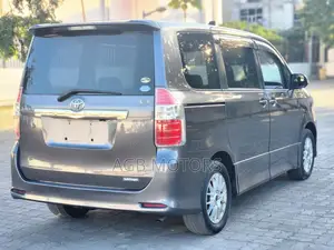 Toyota Noah 2008 Gray