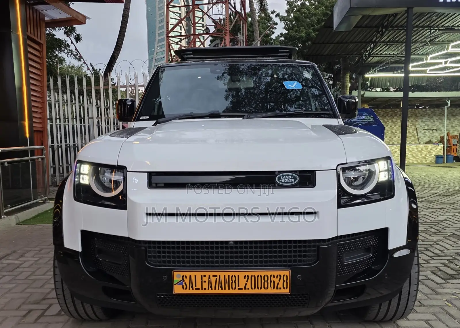 Land Rover Defender 2022 White