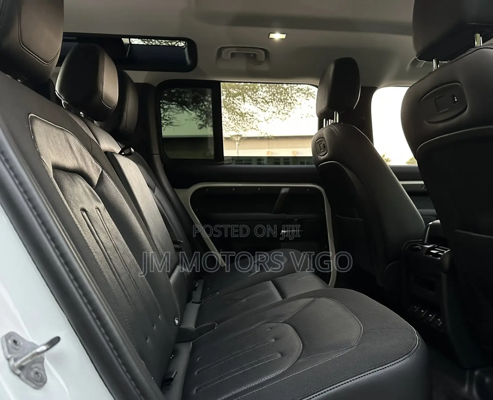 Land Rover Defender 2022 White