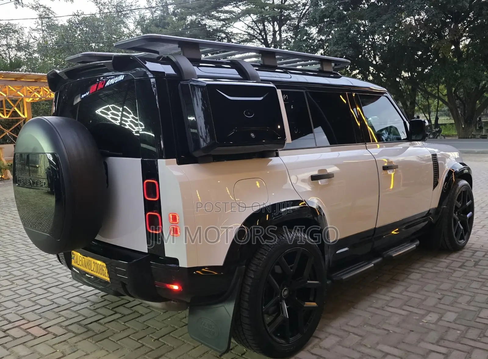 Land Rover Defender 2022 White