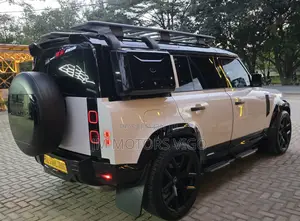 Land Rover Defender 2022 White